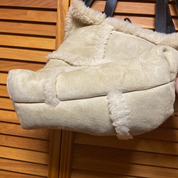 UGG Beautiful brand new tote bag with 2 handles - Picture 4 of 7